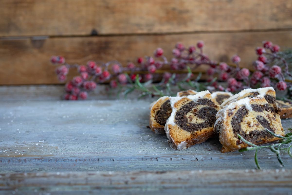 Mohnstollen geschnitten